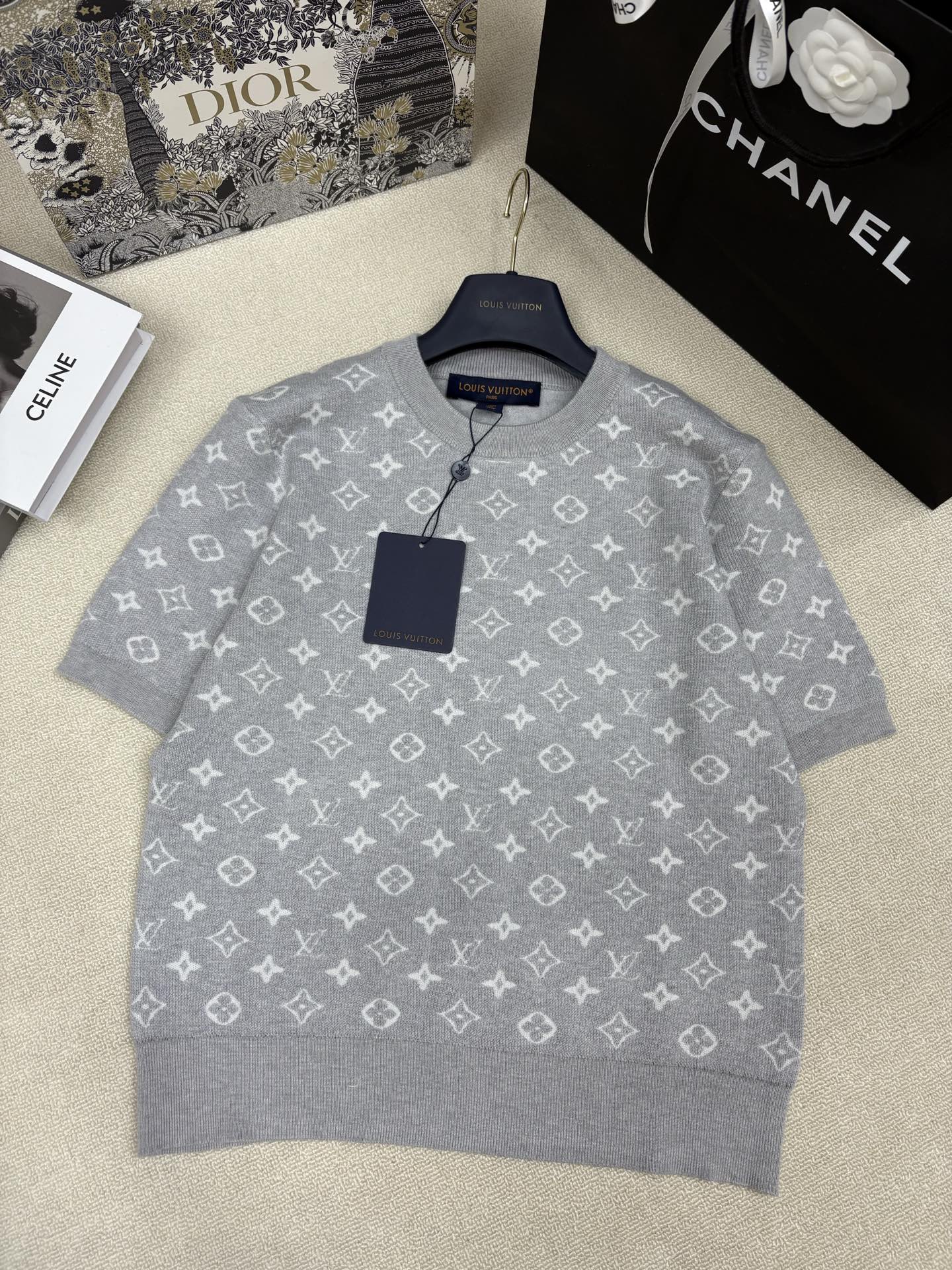 Women's short sleeves